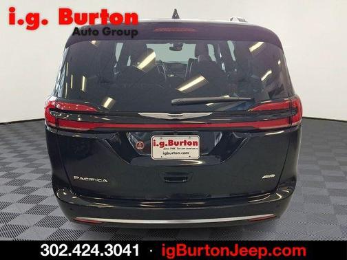 Diamond Black 2026 Chrysler Pacifica Pinnacle