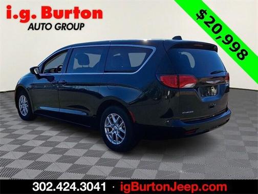 2023 Chrysler Voyager LX