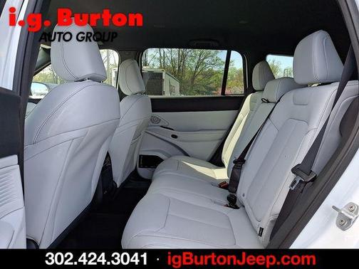 Bright White Clearcoat 2026 Jeep Cherokee LAREDO/LIMITED
