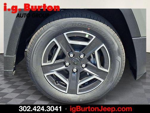 Sting Gray Clearcoat 2026 Jeep Cherokee LAREDO/LIMITED