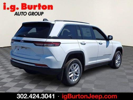 Bright White Clearcoat 2026 Jeep Grand Cherokee Laredo X