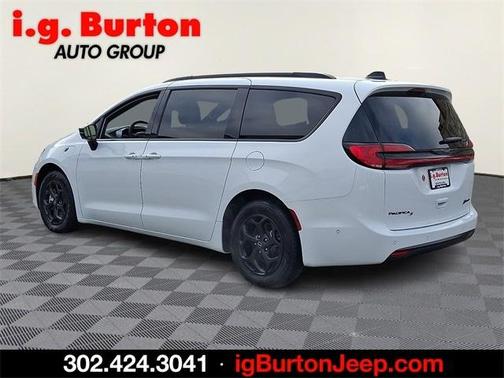 2025 Chrysler Pacifica Hybrid Select