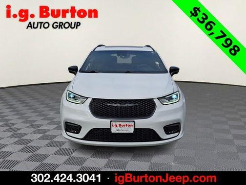 2025 Chrysler Pacifica Hybrid Select