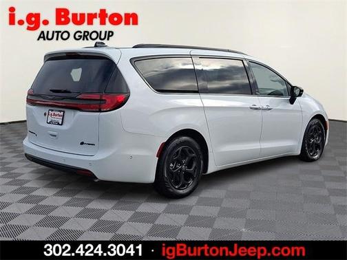 2025 Chrysler Pacifica Hybrid Select