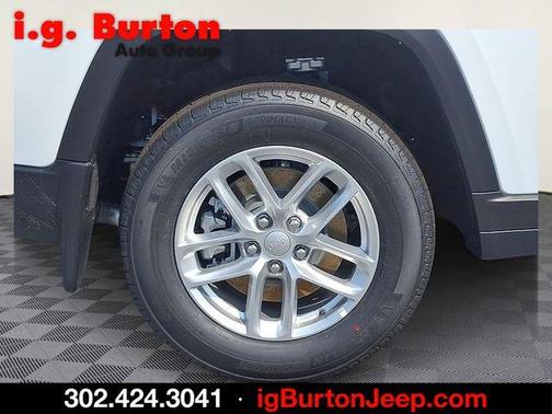 Bright White Clearcoat 2026 Jeep Grand Cherokee L Laredo