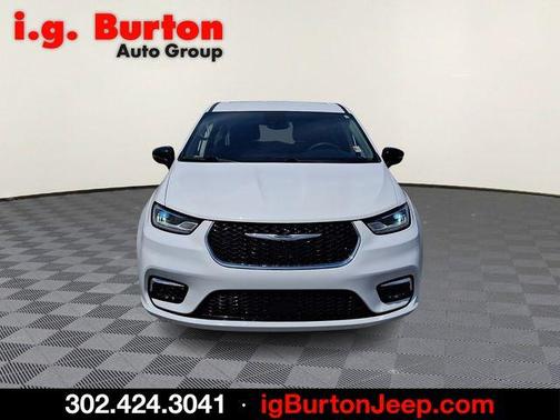 Bright White Clearcoat 2024 Chrysler Pacifica Touring-L