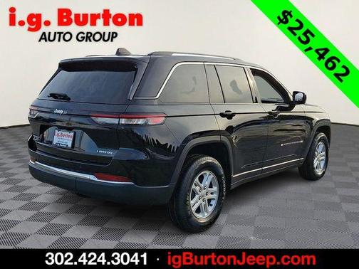 Diamond Black 2023 Jeep Grand Cherokee Laredo