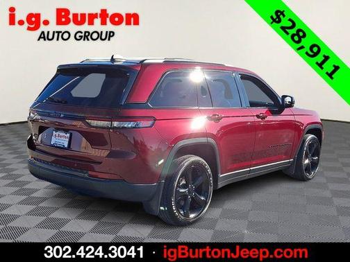 Velvet Red Pearlcoat 2023 Jeep Grand Cherokee Altitude
