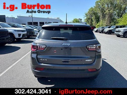 Granite Crystal Clearcoat Metallic 2023 Jeep Compass Latitude Lux