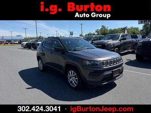 Granite Crystal Clearcoat Metallic 2023 Jeep Compass Latitude Lux