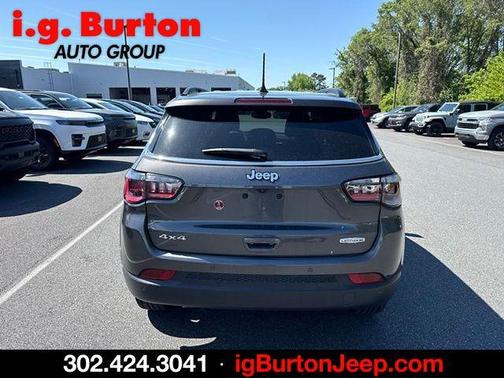 Granite Crystal Clearcoat Metallic 2023 Jeep Compass Latitude Lux