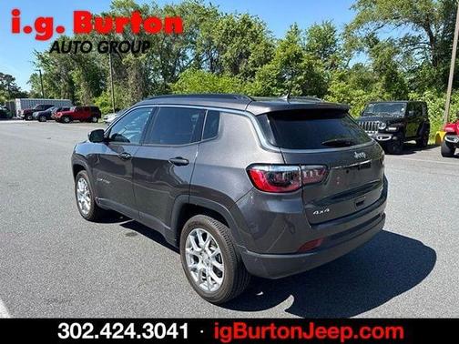 Granite Crystal Clearcoat Metallic 2023 Jeep Compass Latitude Lux