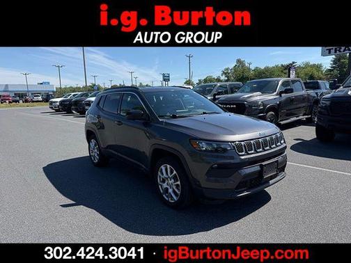 Granite Crystal Clearcoat Metallic 2023 Jeep Compass Latitude Lux