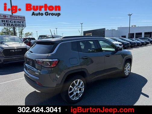 Granite Crystal Clearcoat Metallic 2023 Jeep Compass Latitude Lux