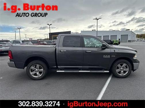 2017 RAM 1500 Big Horn Crew Cab 4x4 57' Box