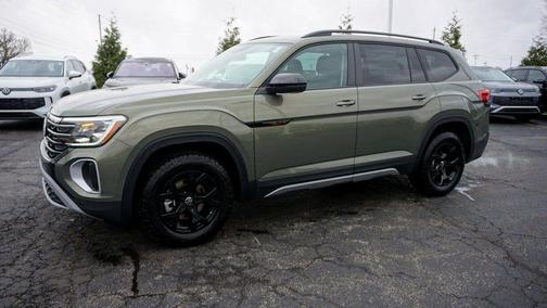Avocado Green Pearl 2026 Volkswagen Atlas 2.0T Peak Edition