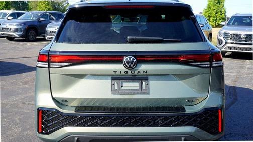 2025 Volkswagen Tiguan 2.0T SE R-Line Black