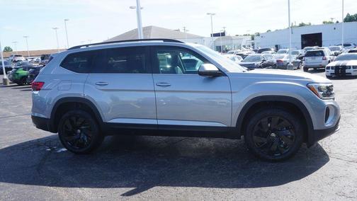 Silver Mist Metallic 2026 Volkswagen Atlas 2.0T SE W/TECHNOLOGY