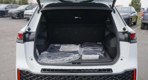 2026 Volkswagen Tiguan 2.0T SEL R-Line