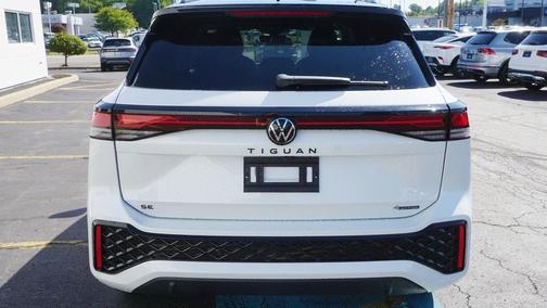 2025 Volkswagen Tiguan 2.0T SE R-Line Black