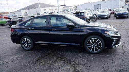 Deep Black Pearl Effect 2026 Volkswagen Jetta 1.5T SE