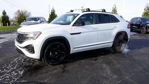 2026 Volkswagen Atlas Cross Sport 2.0T SEL R-Line Black