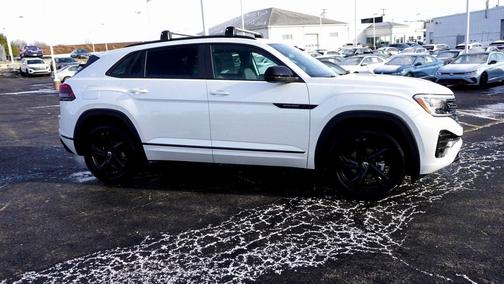 2026 Volkswagen Atlas Cross Sport 2.0T SEL R-Line Black