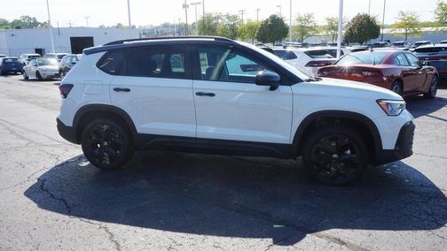 2025 Volkswagen Taos 1.5T SE Black