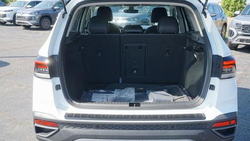 2025 Volkswagen Taos 1.5T SE Black
