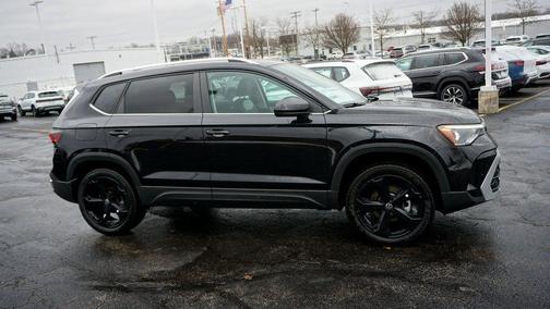 Deep Black Pearl Effect 2026 Volkswagen Taos 1.5T SEL