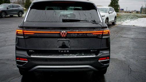 Deep Black Pearl Effect 2026 Volkswagen Taos 1.5T SEL