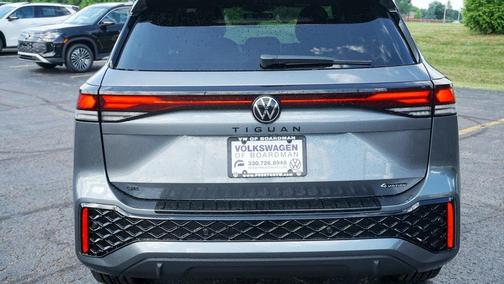 2025 Volkswagen Tiguan 2.0T SE R-Line Black