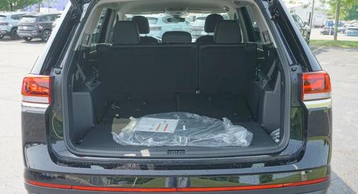 2025 Volkswagen Atlas 2.0T SE