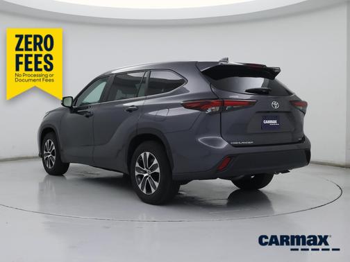 Gray 2024 Toyota Highlander XLE