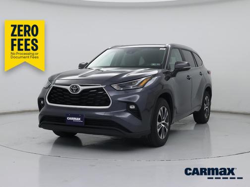 Gray 2024 Toyota Highlander XLE