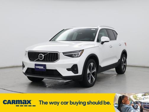 2024 Volvo XC40 B5 Plus Bright Theme