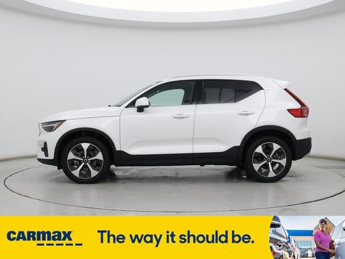 2024 Volvo XC40 B5 Plus Bright Theme