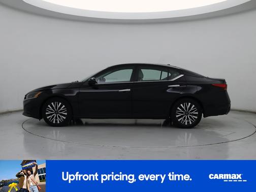 Black 2023 Nissan Altima SV