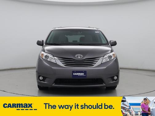 2017 Toyota Sienna XLE  Auto Access Seat
