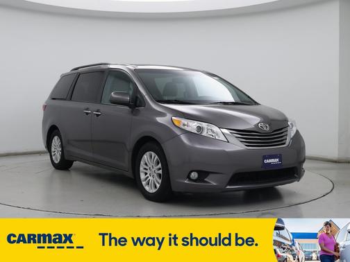 2017 Toyota Sienna XLE  Auto Access Seat
