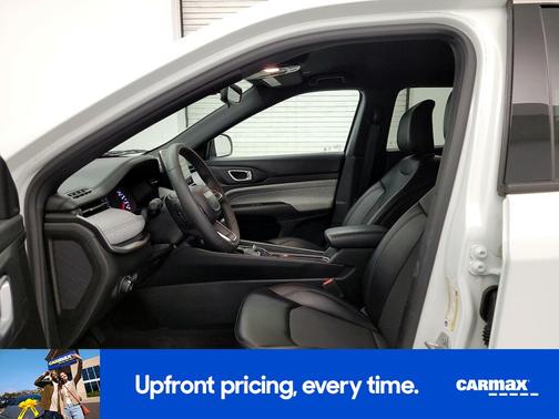 White 2023 Jeep Compass Latitude