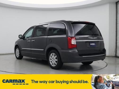2016 Chrysler Town & Country Touring