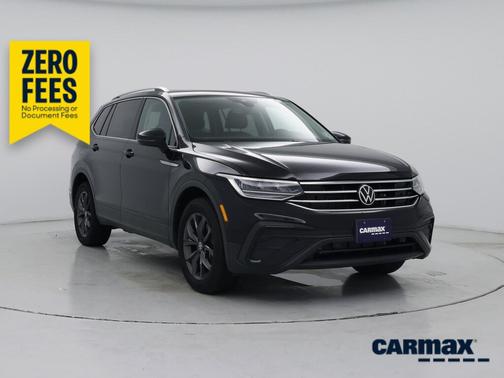 Black 2023 Volkswagen Tiguan SE