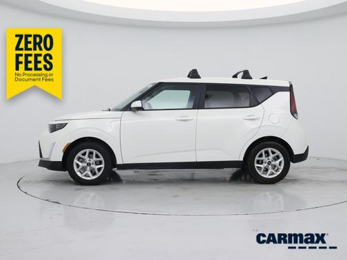 White 2023 Kia Soul LX