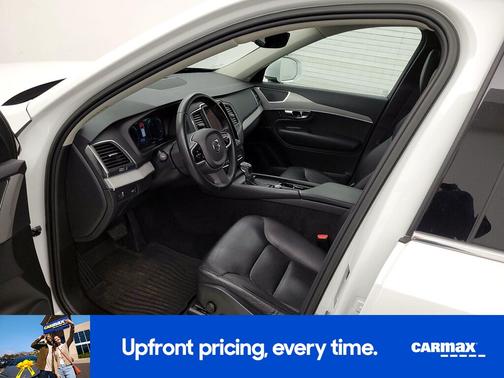 2022 Volvo XC90 T5 Momentum