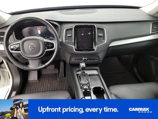 2022 Volvo XC90 T5 Momentum