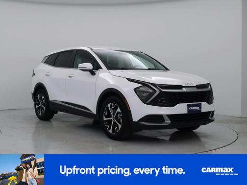 White 2023 Kia Sportage EX