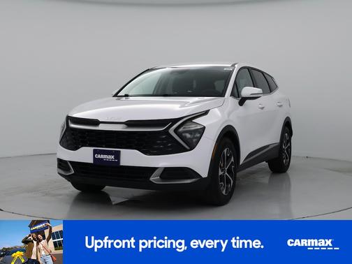 White 2023 Kia Sportage EX