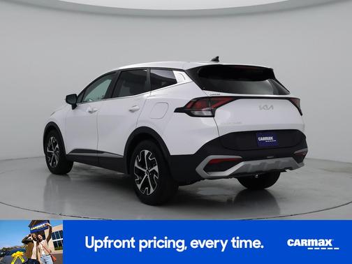 White 2023 Kia Sportage EX