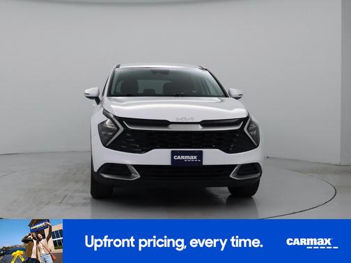 White 2023 Kia Sportage EX